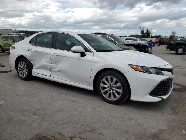 VIN 4T1B11HK5JU101588 2018 Toyota Camry, L no.4