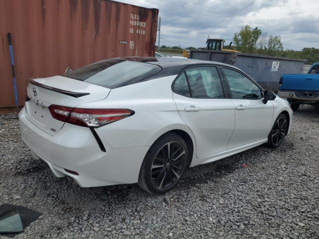 VIN 4T1B61HK4JU070285 2018 Toyota Camry, Xse no.3