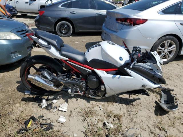 YAMAHA FZ6 R 2013 white  gas JYARJ18E2DA010664 photo #1