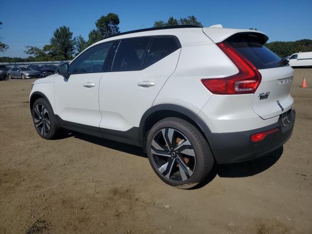 VOLVO XC40 P8 RE 2025 white  gas YV4L12UC7S2458391 photo #3