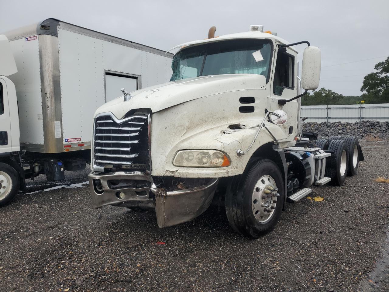 Lot #2921423492 2016 MACK 600 CXU600