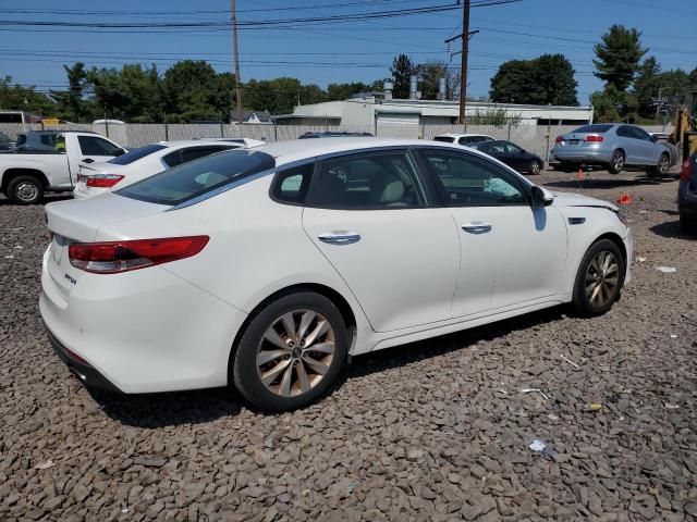 VIN 5XXGT4L33JG264266 2018 KIA Optima, LX no.3