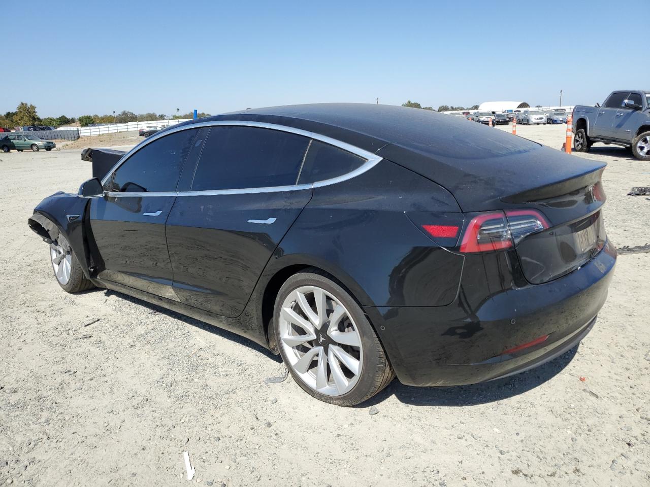 Lot #3008805137 2018 TESLA MODEL 3