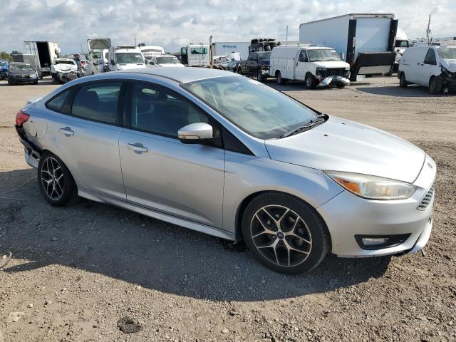 VIN 1FADP3F27GL360825 2016 Ford Focus, SE no.4