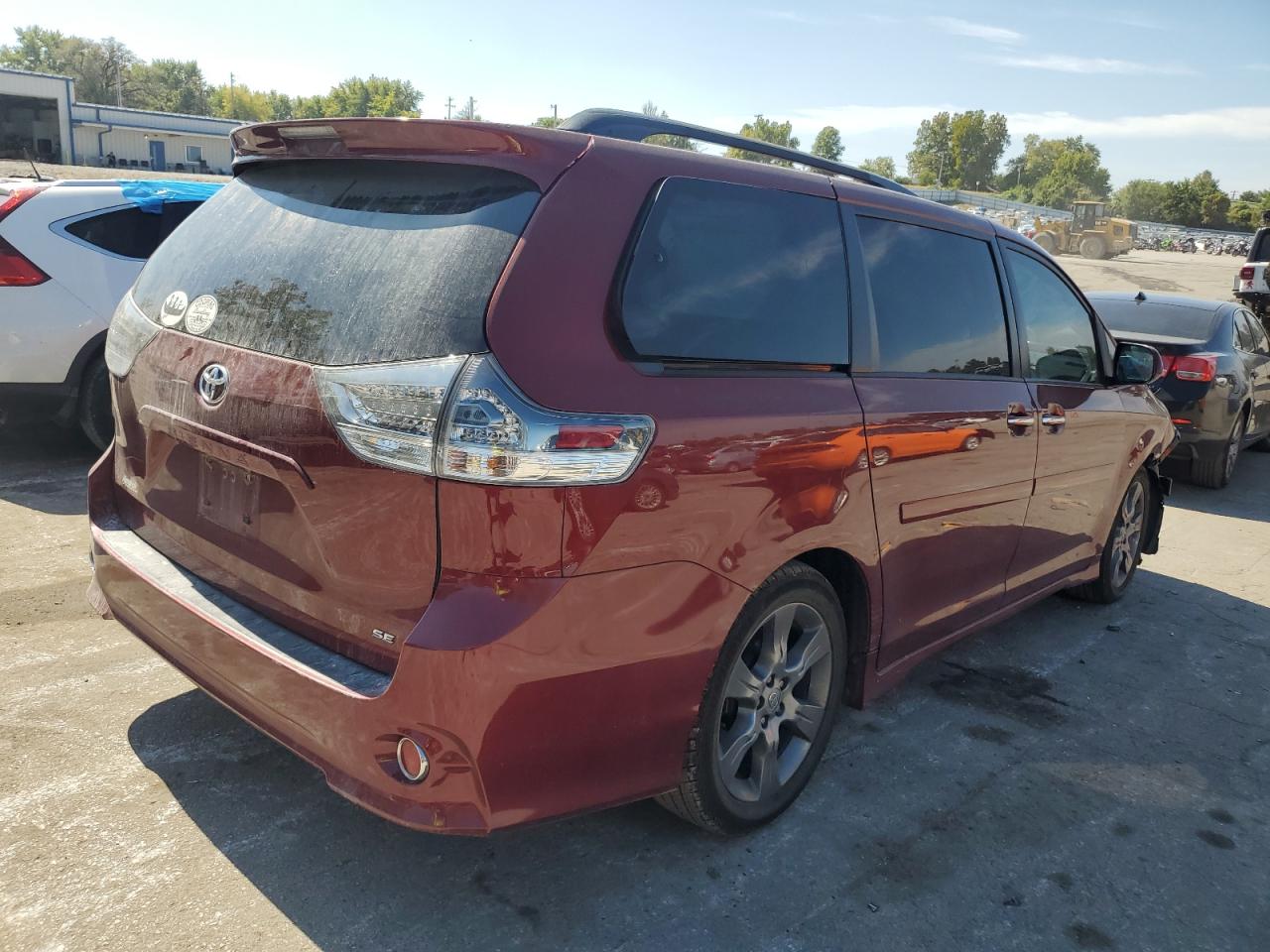 Lot #2960261853 2016 TOYOTA SIENNA SE