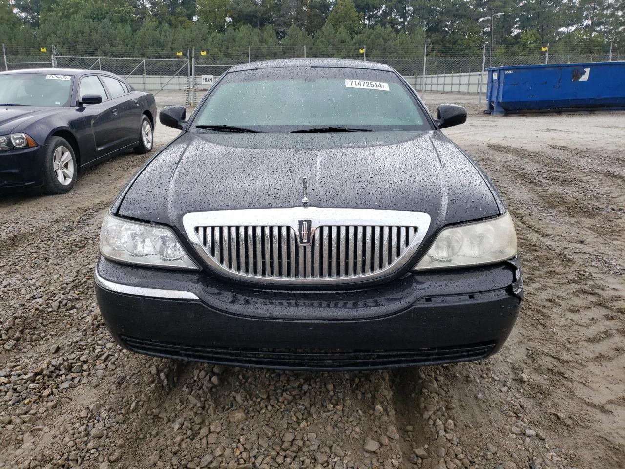 LINCOLN TOWN CAR SIGNATURE LIMITED
