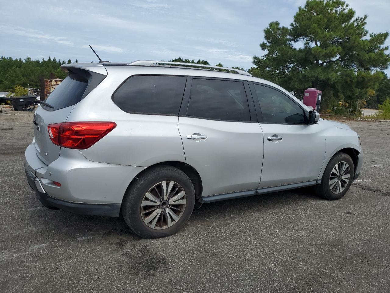 Lot #2835401019 2017 NISSAN PATHFINDER