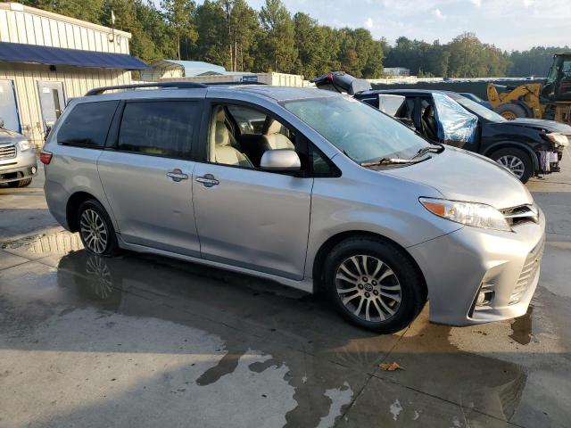 VIN 5TDYZ3DC3JS907404 2018 Toyota Sienna, Xle no.4