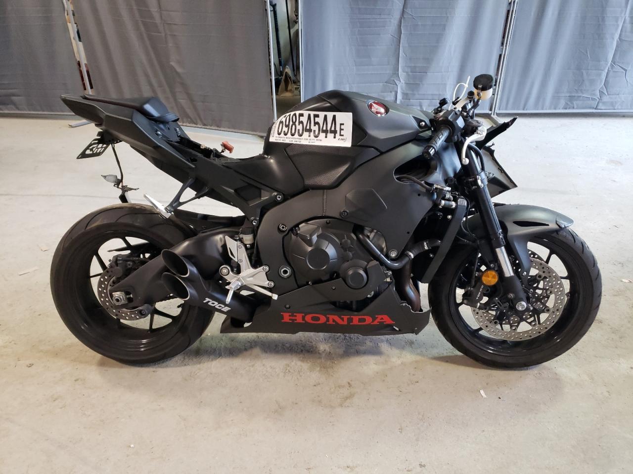 JH2SC7700HK000585 HONDA CBR1000 RR 2017