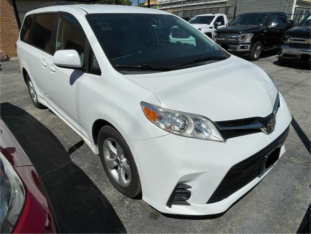 Toyota SIENNA LE