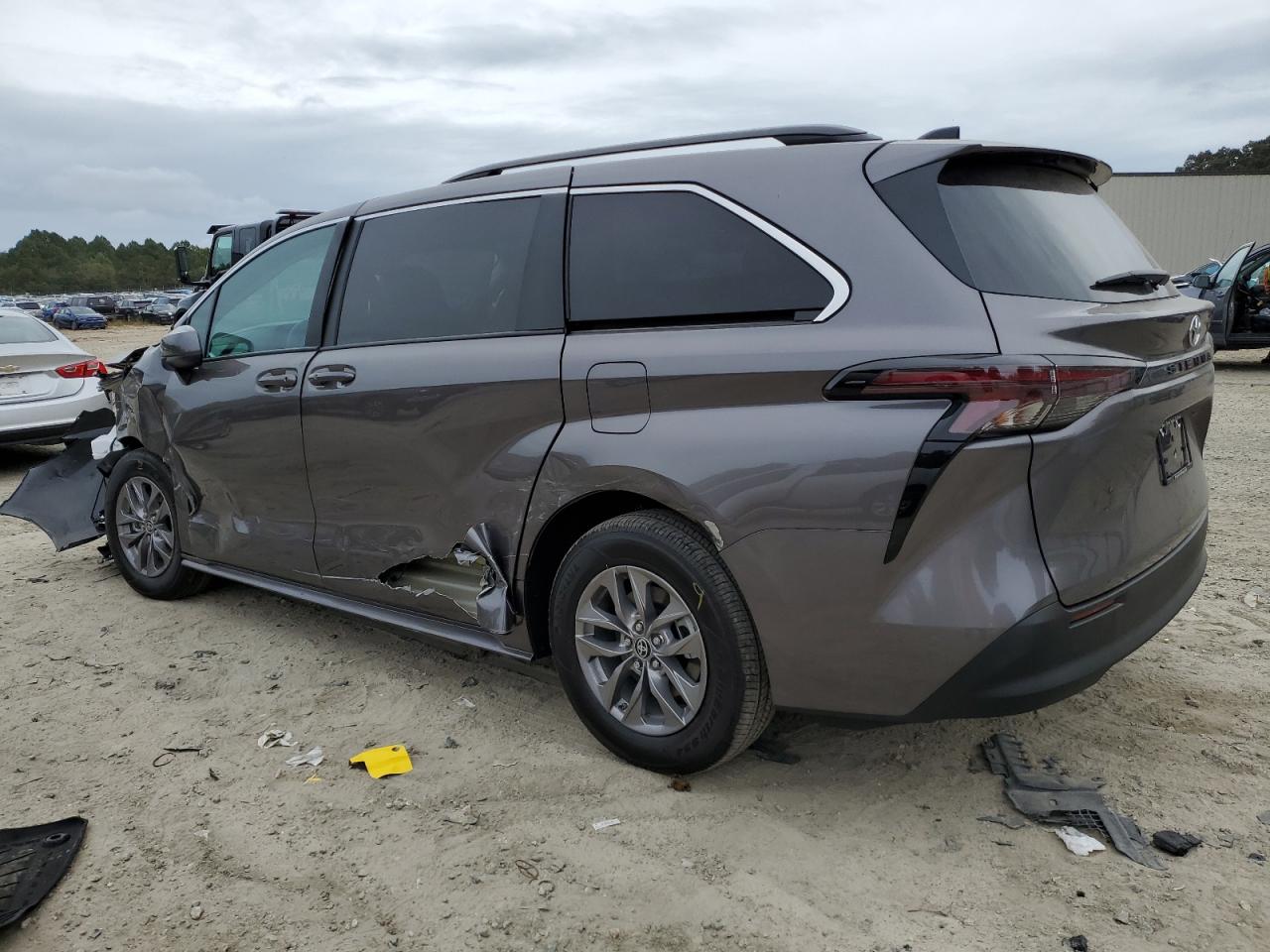 Lot #2912287990 2024 TOYOTA SIENNA LE