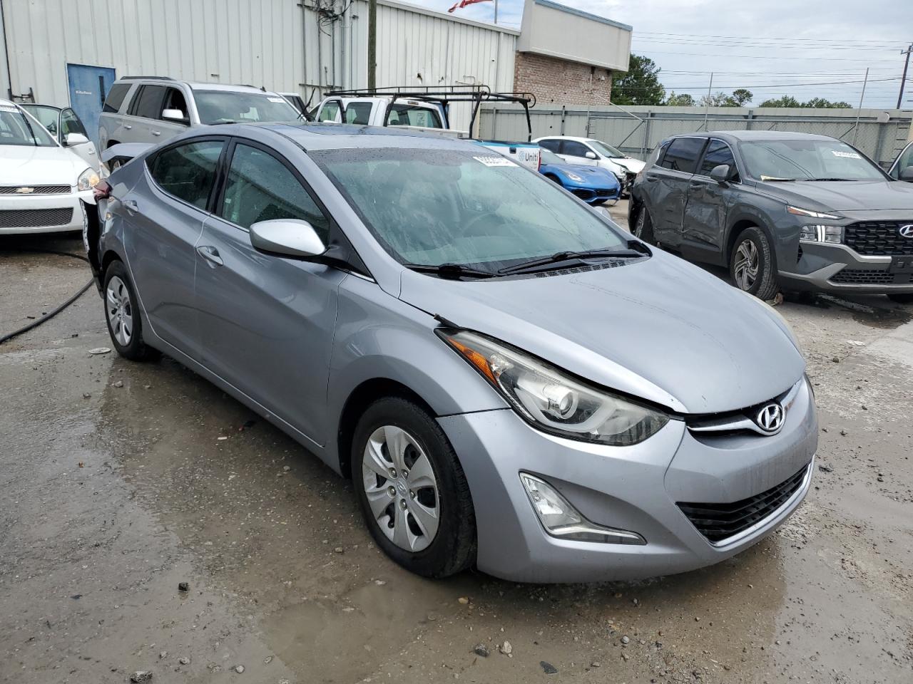 Lot #2843414552 2015 HYUNDAI ELANTRA SE