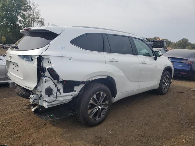 VIN 5TDKDRBH8RS564669 2024 Toyota Highlander, LE no.3