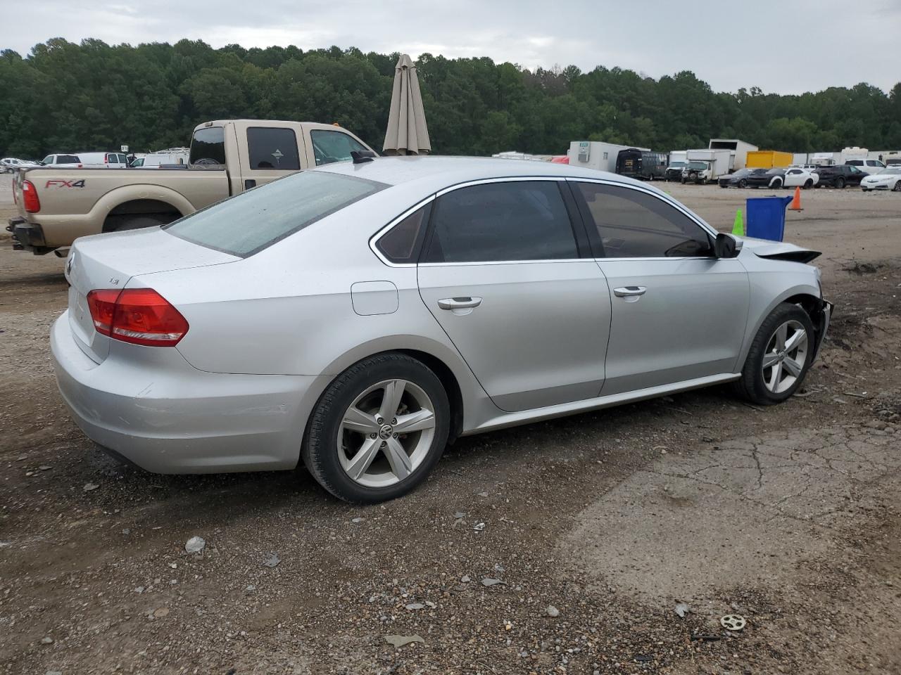 Lot #2893214864 2015 VOLKSWAGEN PASSAT S