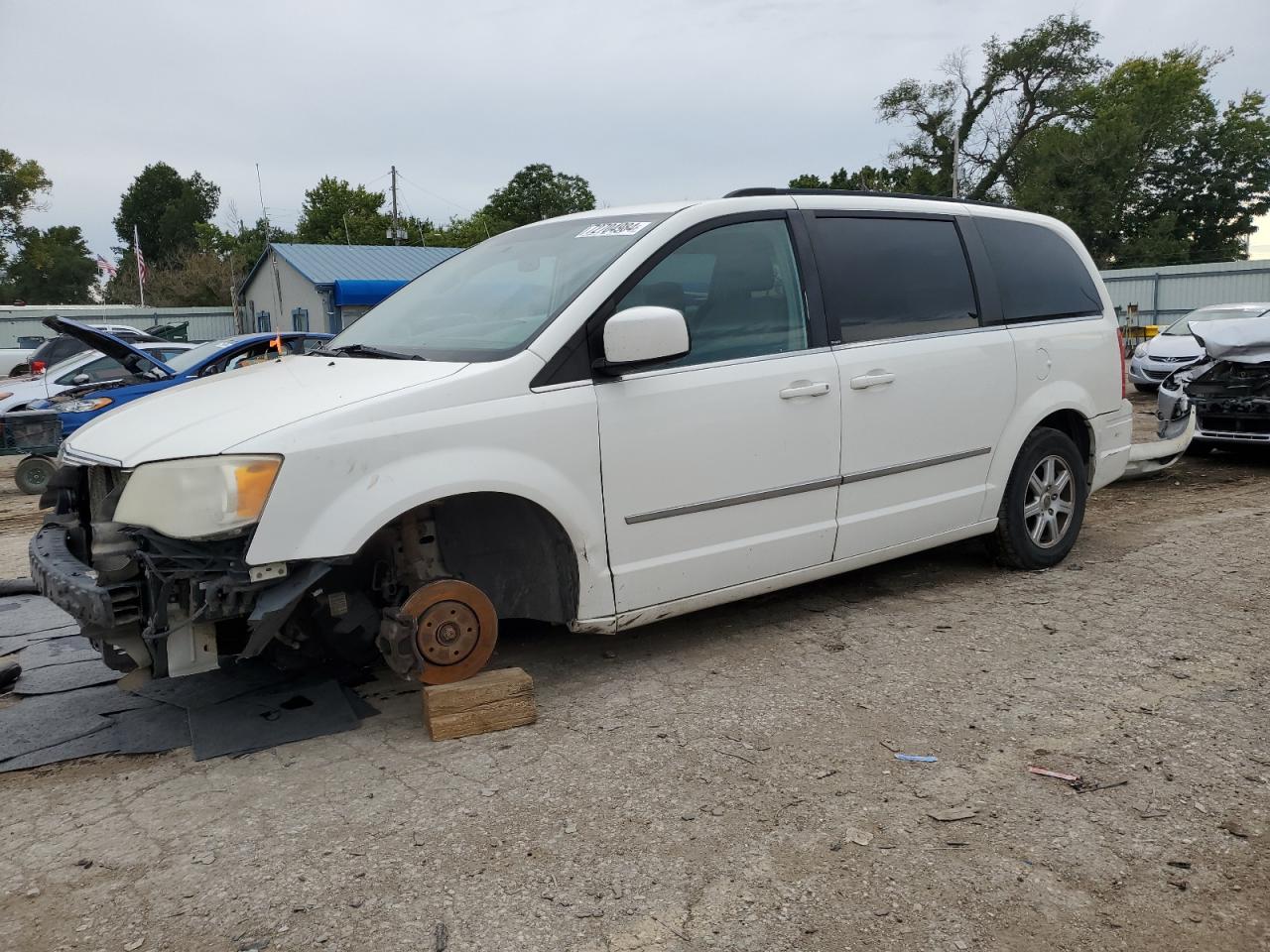 Lot #2902897775 2010 CHRYSLER TOWN & COU