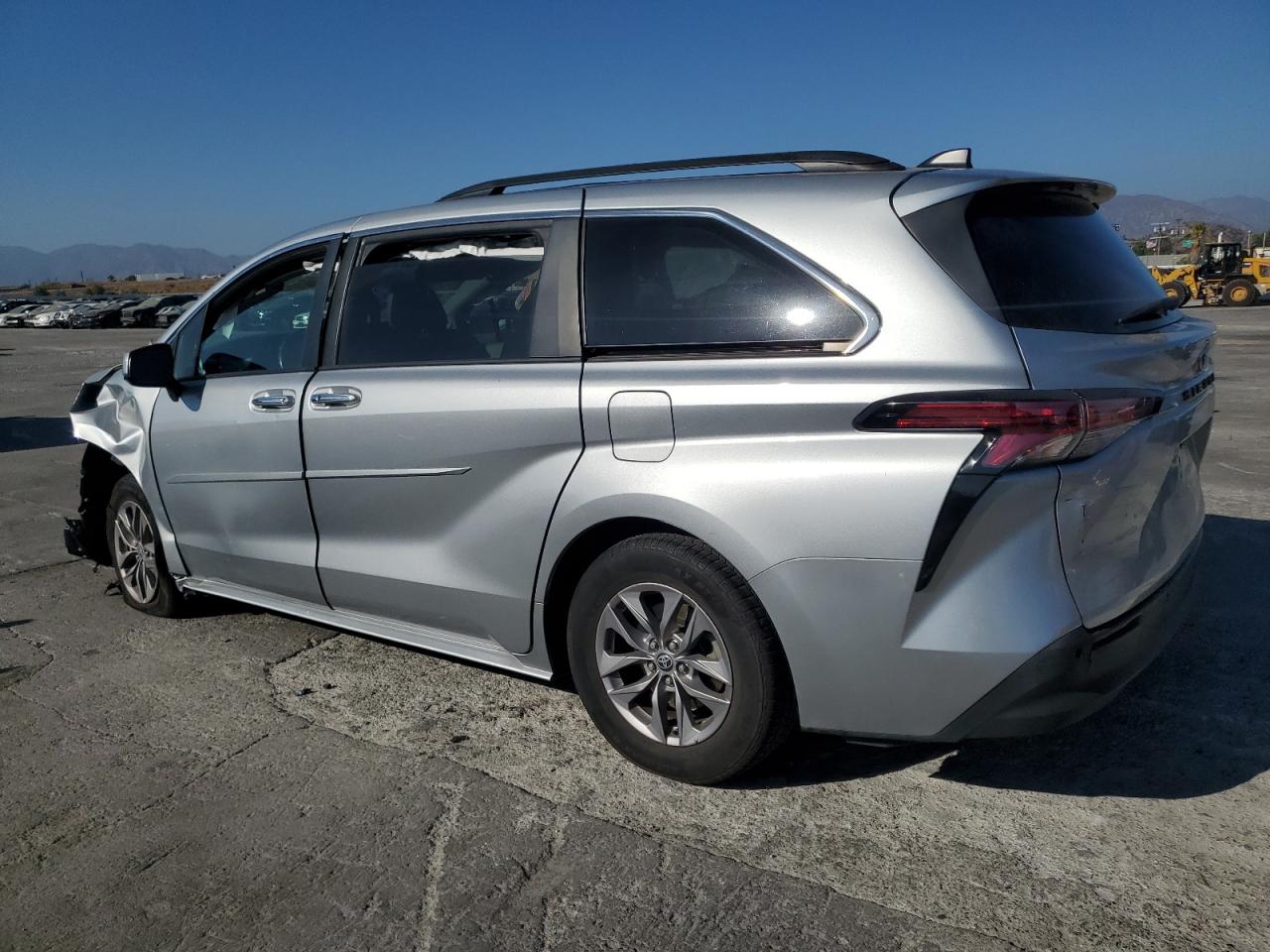 Lot #2979653564 2022 TOYOTA SIENNA XLE