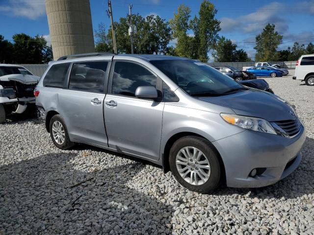 VIN 5TDYZ3DCXHS769838 2017 Toyota Sienna, Xle no.4