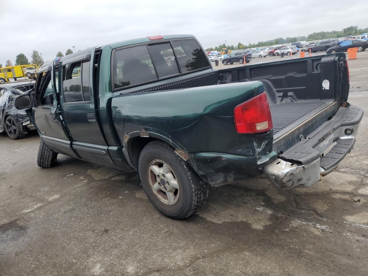 CHEVROLET S TRUCK S1 2002 green crew pic gas 1GCDT13W92K192573 photo #3