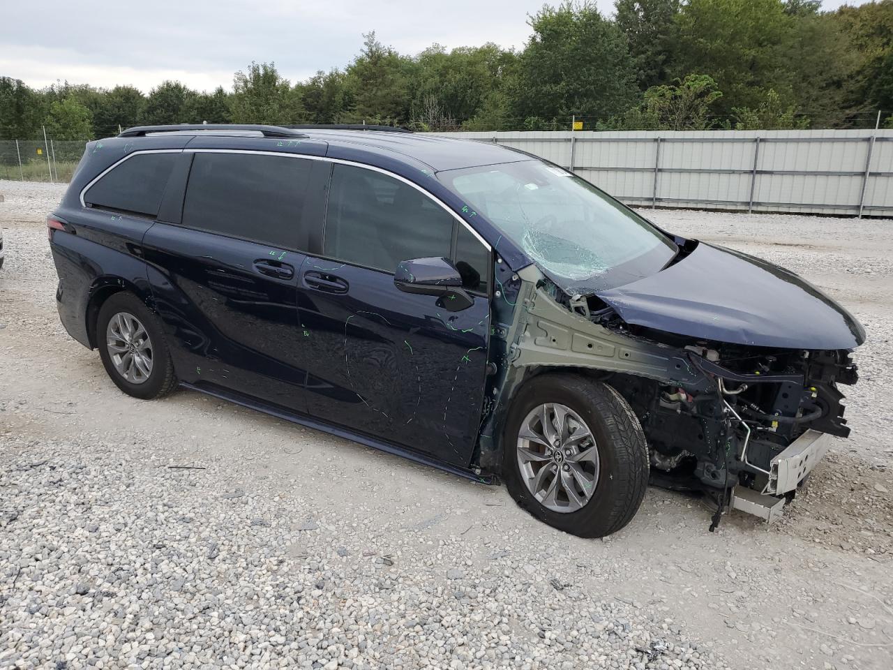 Lot #2926332369 2022 TOYOTA SIENNA LE