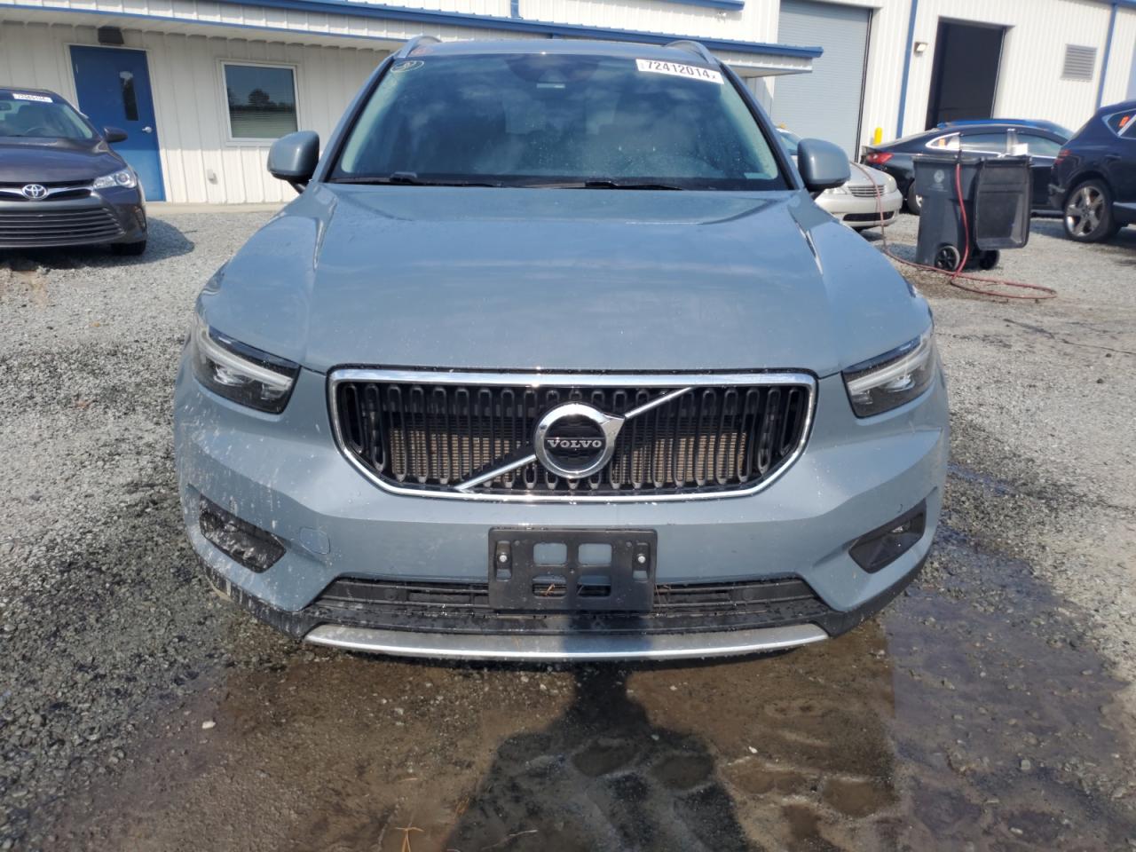 Lot #2936012892 2021 VOLVO XC40 T4 MO