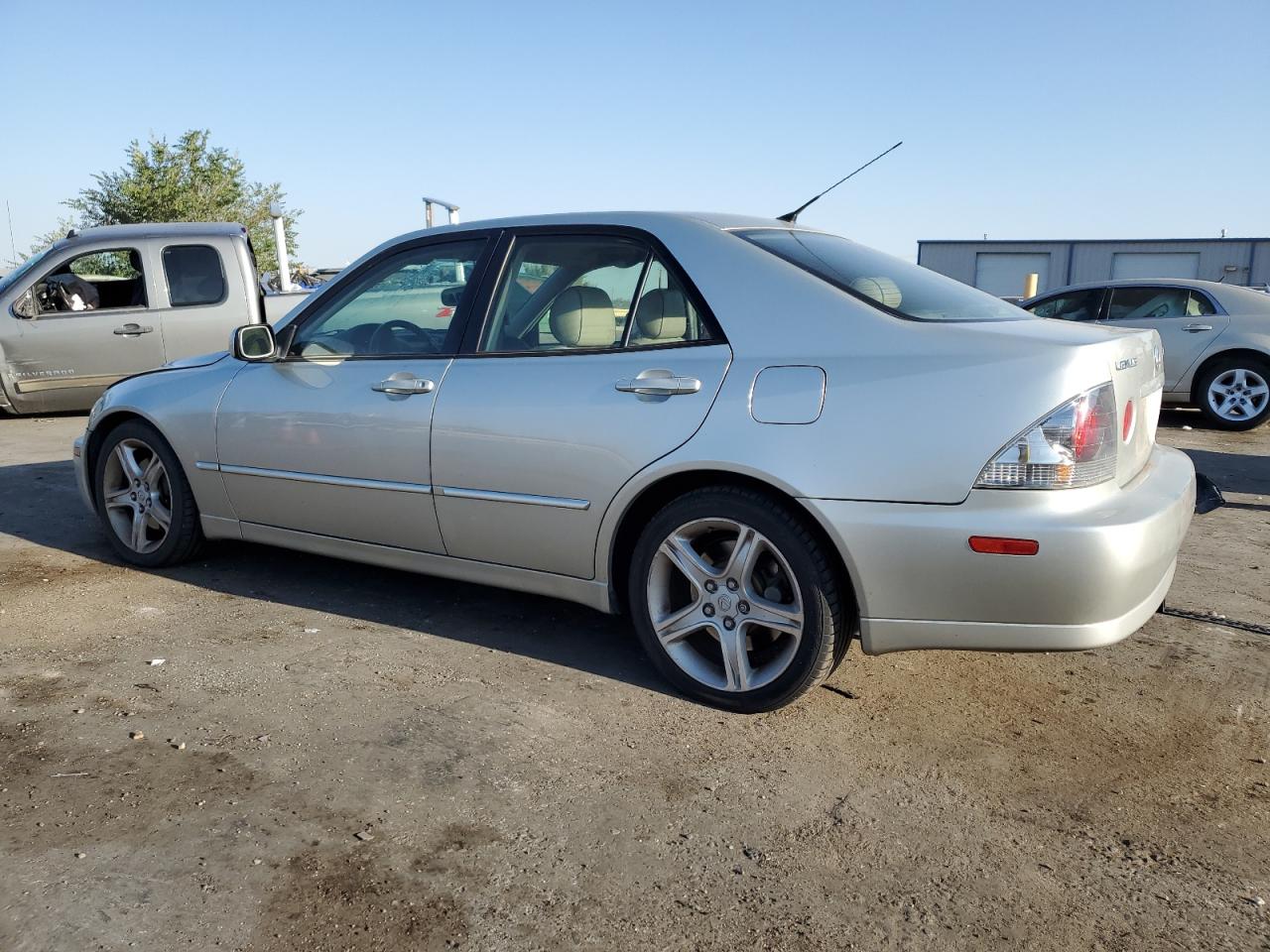 Lot #2845967416 2002 LEXUS IS 300