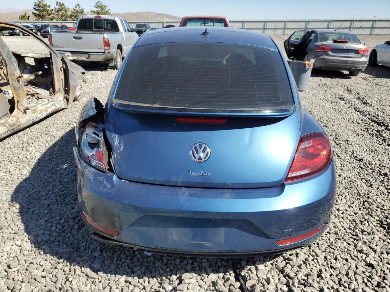 Lot #2972383514 2019 VOLKSWAGEN BEETLE S