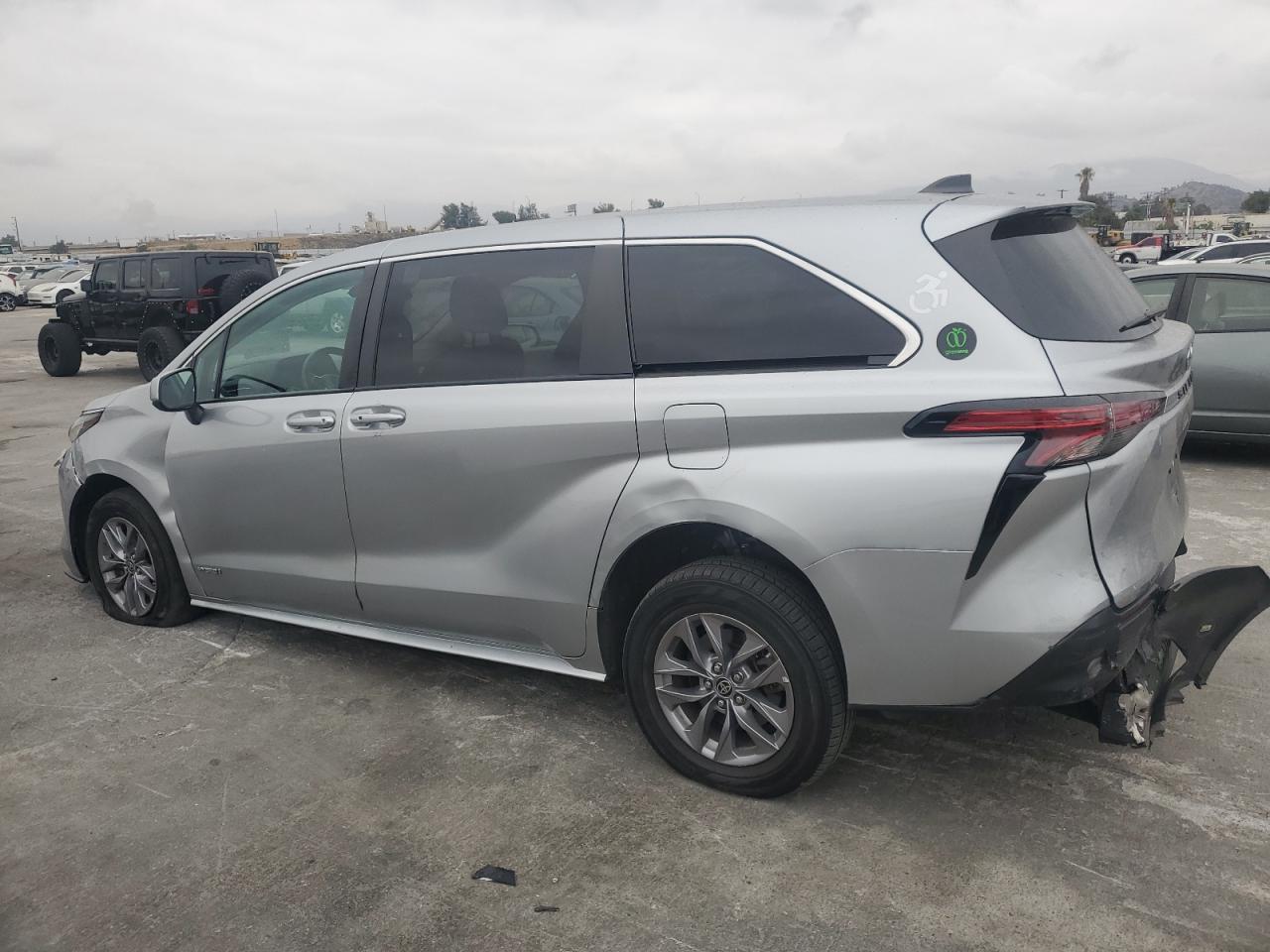 Lot #2989272699 2021 TOYOTA SIENNA