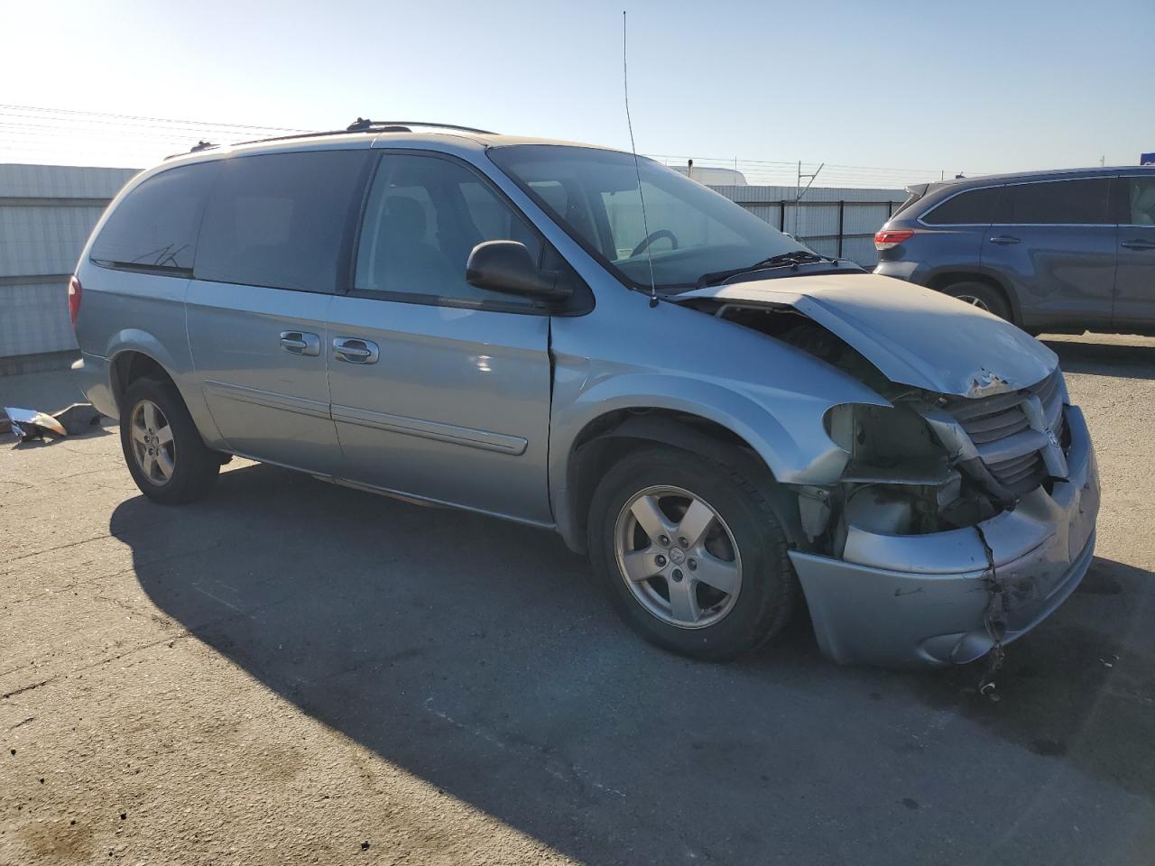 Lot #3029325728 2005 DODGE GRAND CARA