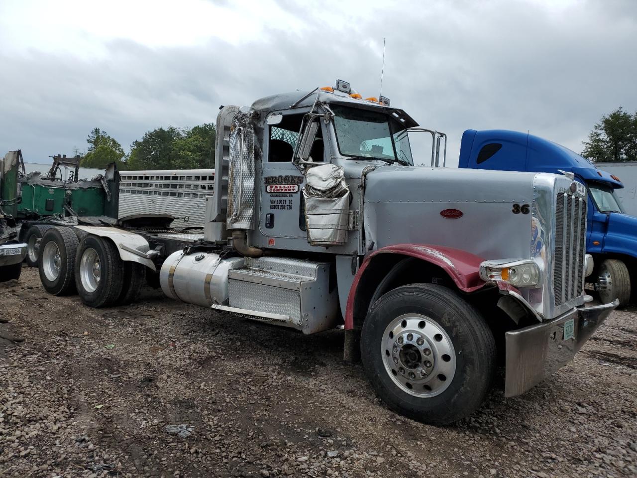 Peterbilt 388 2011 