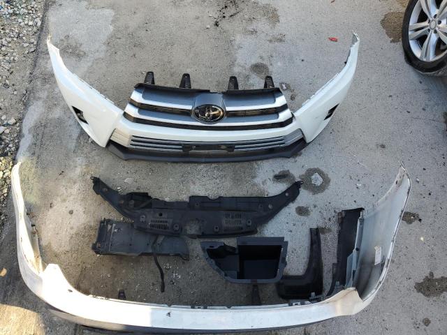 VIN 5TDJZRFH6JS523808 2018 Toyota Highlander, SE no.13