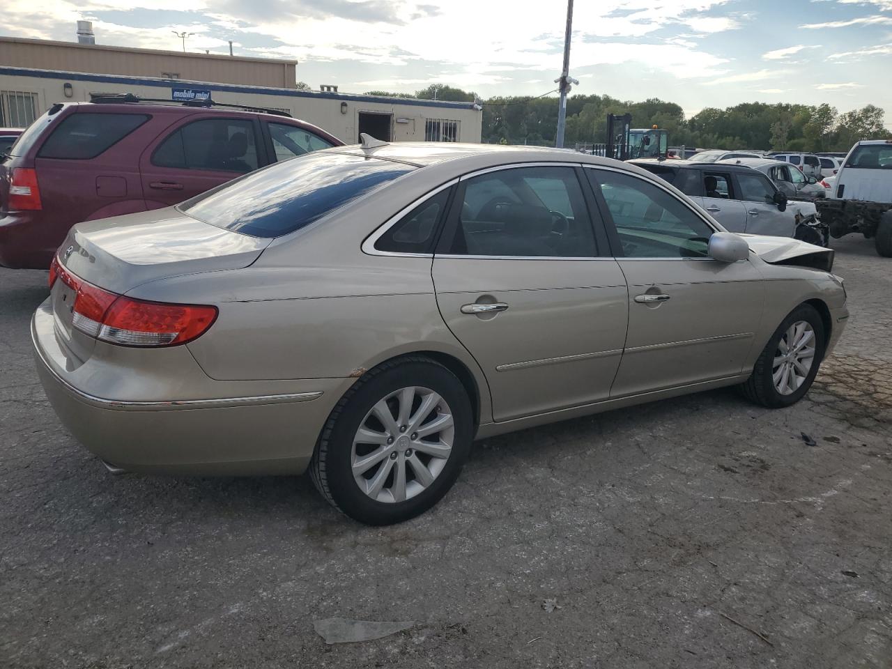 HYUNDAI AZERA GLS 2009 beige  gas KMHFC46D09A360665 photo #4