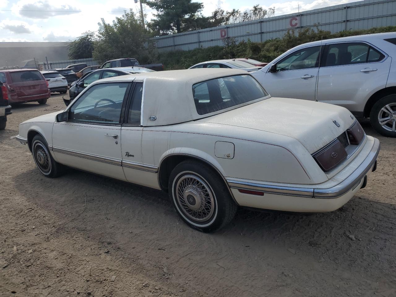 BUICK RIVIERA 1990 white coupe gas 1G4EZ13C7LU400525 photo #3