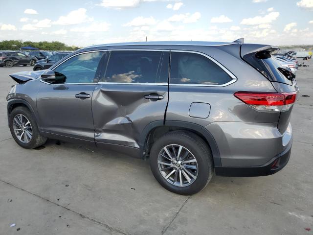 VIN 5TDKZRFH1JS549561 2018 Toyota Highlander, SE no.2