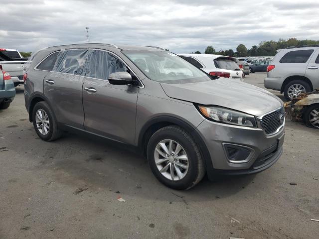 VIN 5XYPG4A35GG061634 2016 KIA Sorento, LX no.4