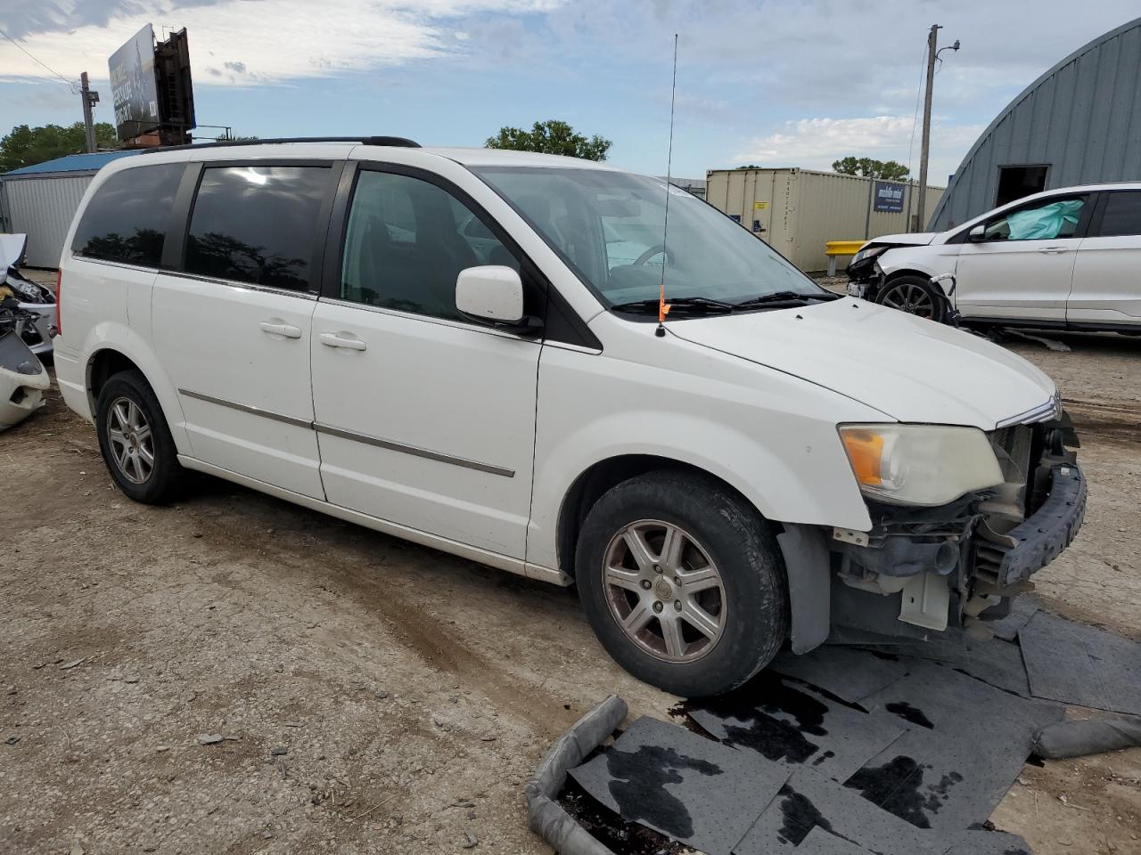 Lot #2902897775 2010 CHRYSLER TOWN & COU