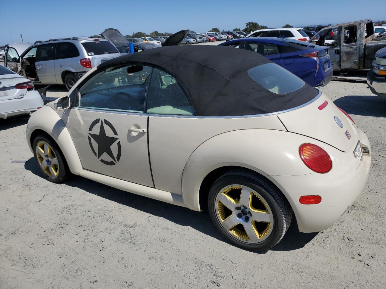 Lot #2943221481 2005 VOLKSWAGEN NEW BEETLE