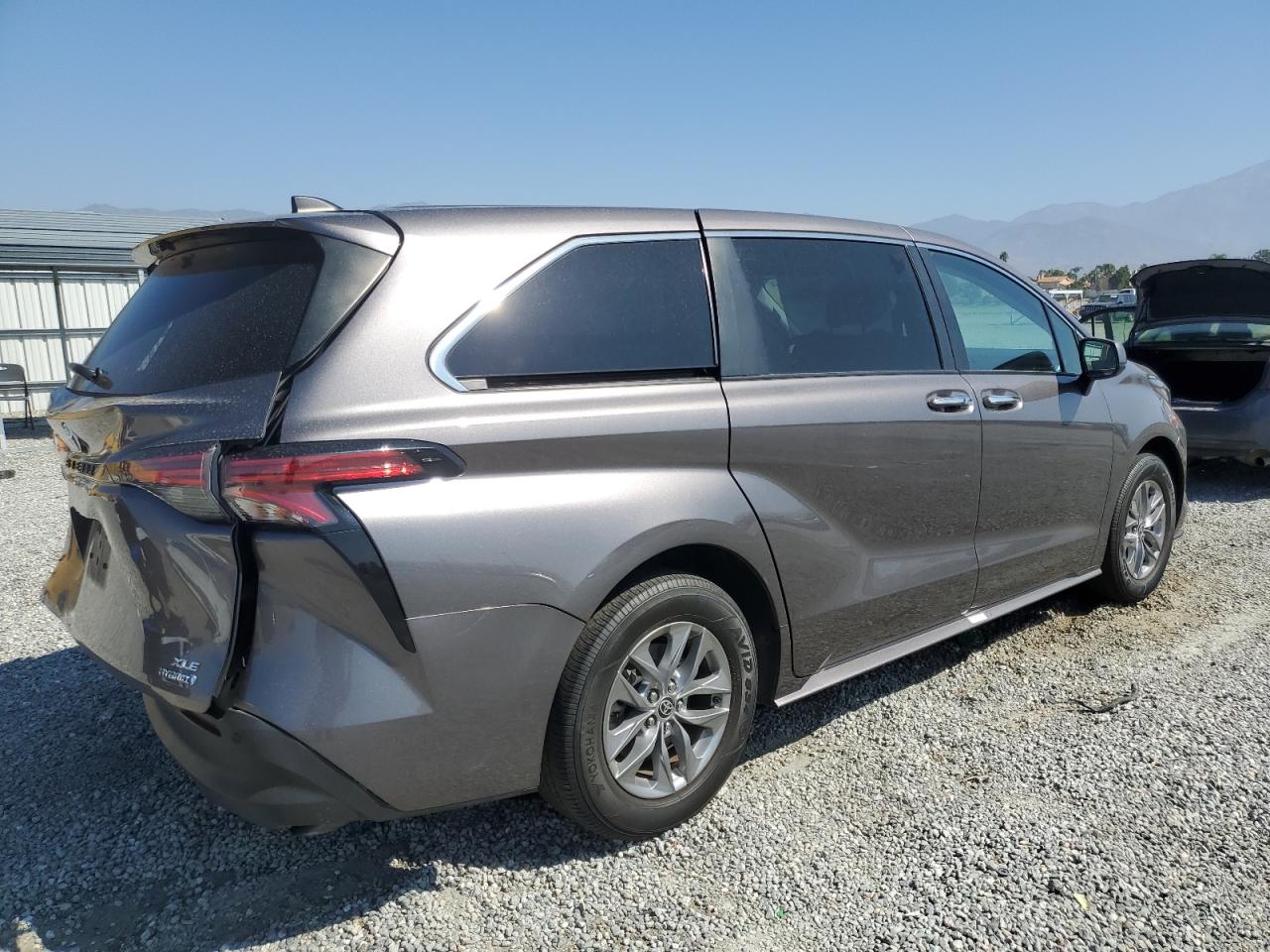 Lot #2989510992 2022 TOYOTA SIENNA XLE