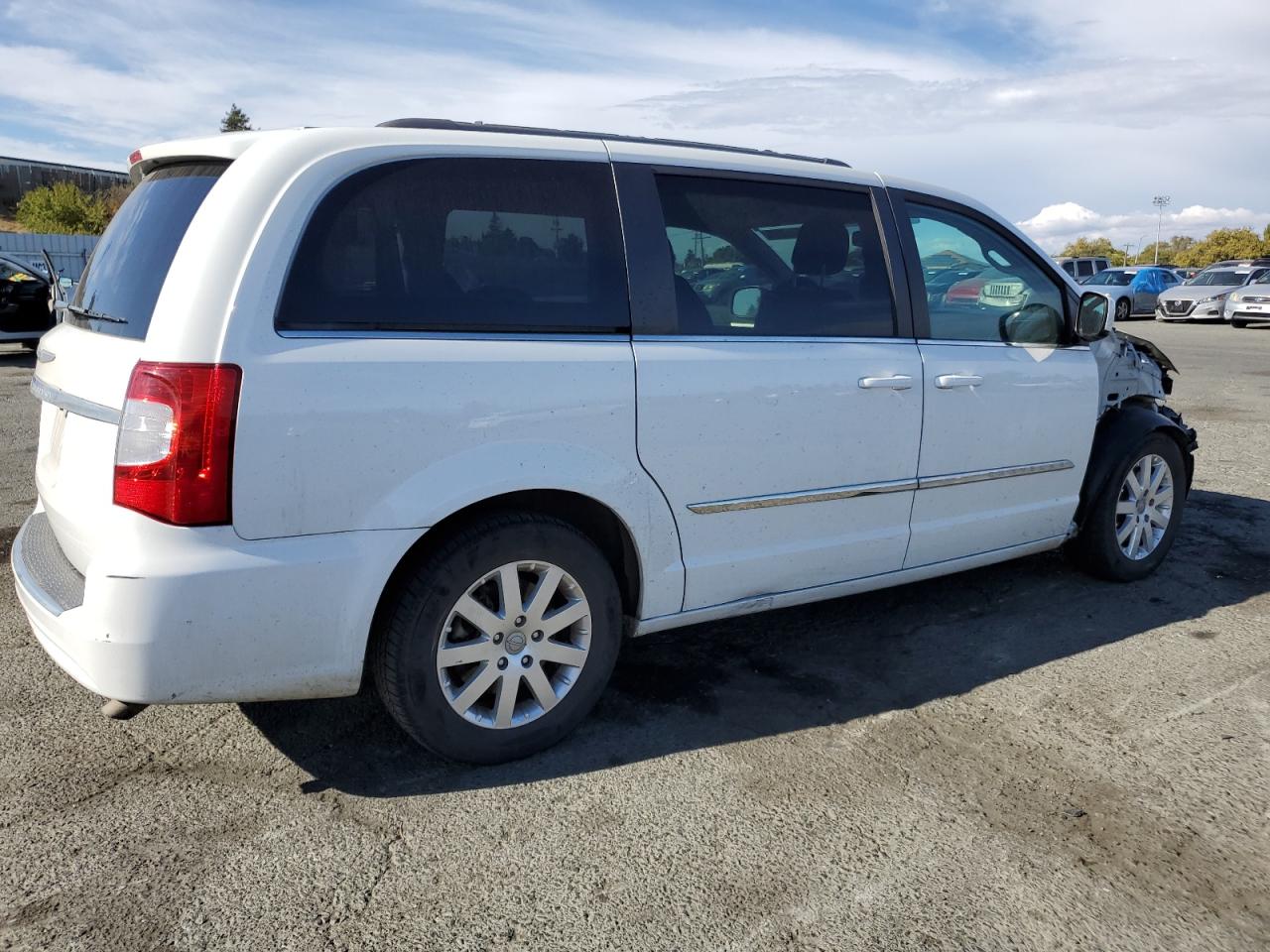 Lot #2989127615 2015 CHRYSLER TOWN & COU