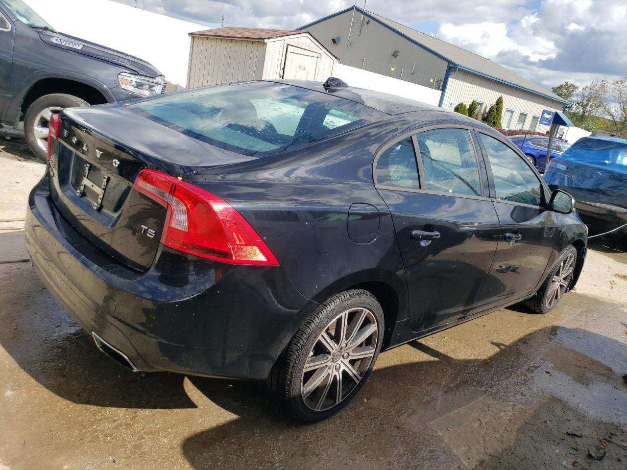 Lot #2923957964 2015 VOLVO S60