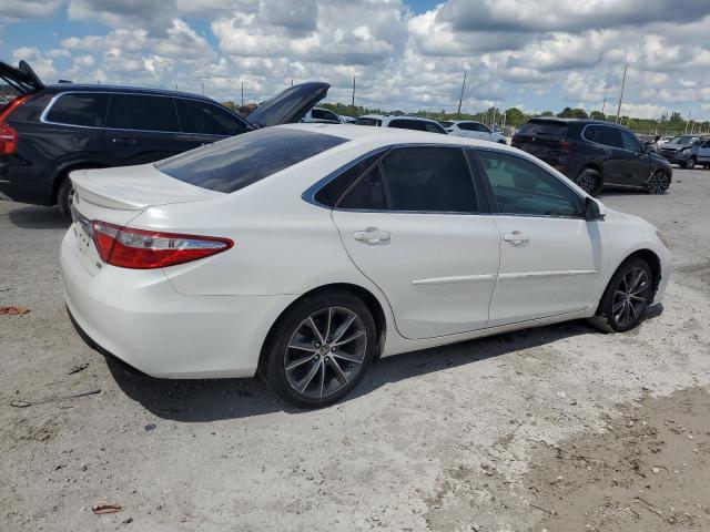 VIN 4T1BF1FK2FU889676 2015 Toyota Camry, LE no.3