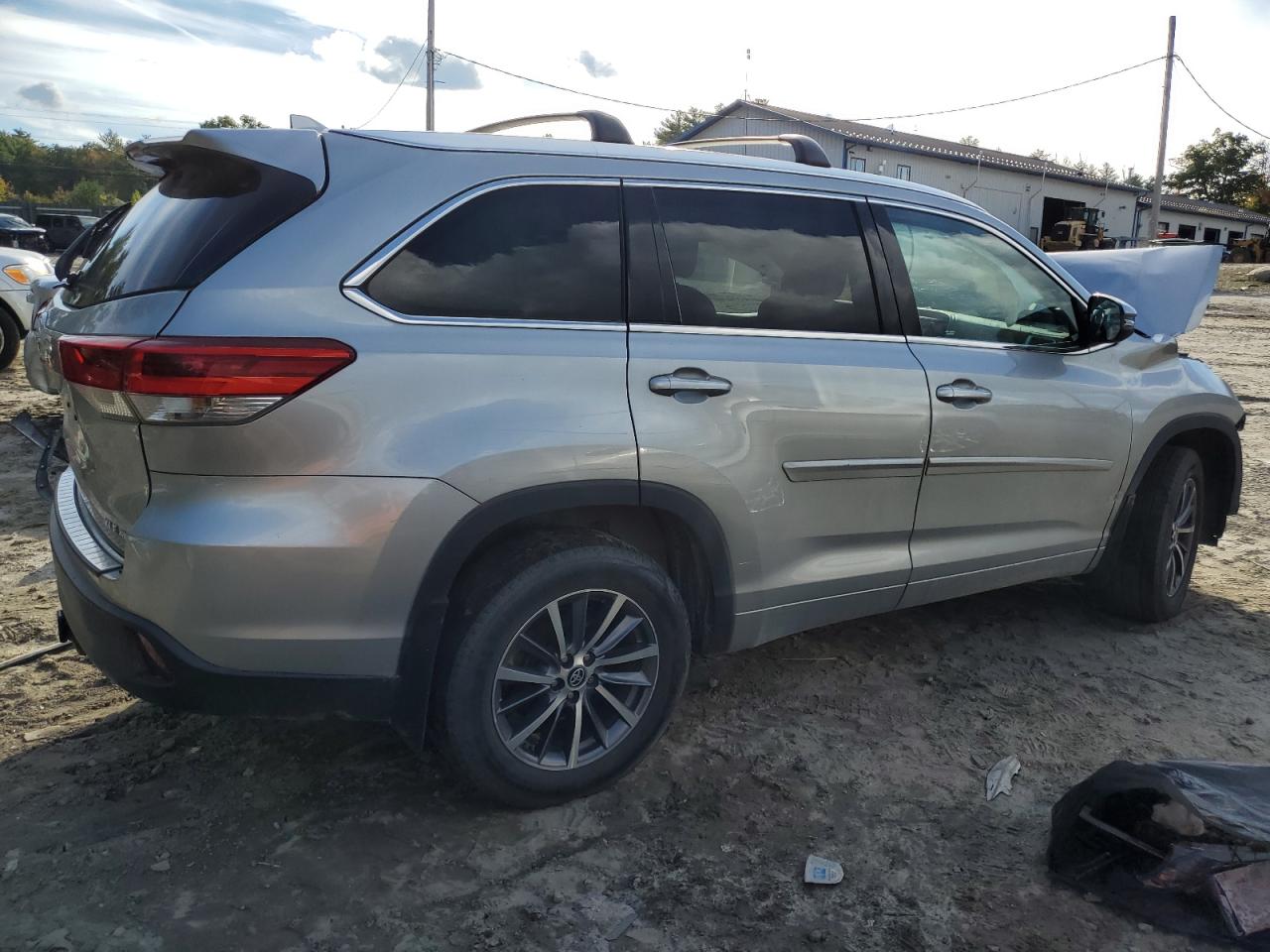 Lot #2928696762 2017 TOYOTA HIGHLANDER