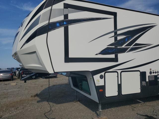 KEYSTONE 5TH WHEEL 2018 two tone   4YDF35524JZ990394 photo #3