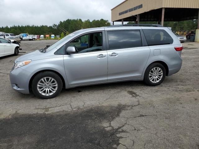 TOYOTA SIENNA XLE