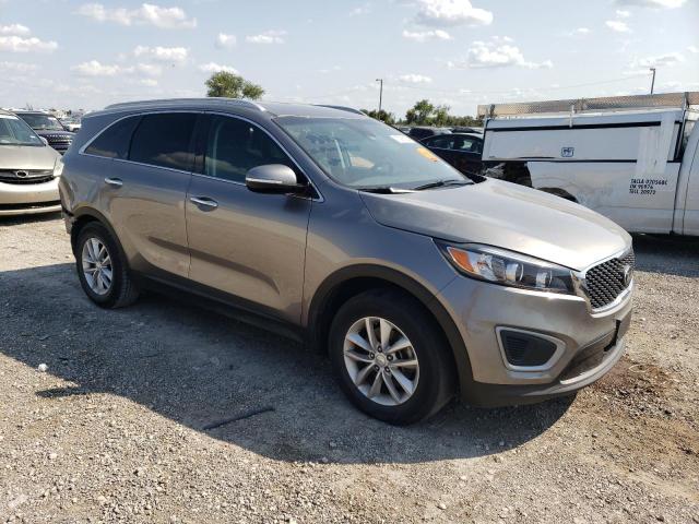 VIN 5XYPG4A3XHG239992 2017 KIA Sorento, LX no.4