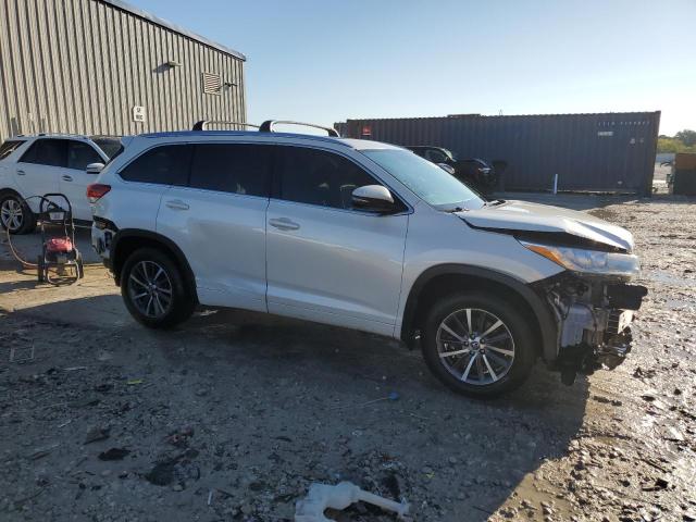 VIN 5TDJZRFH6JS523808 2018 Toyota Highlander, SE no.4