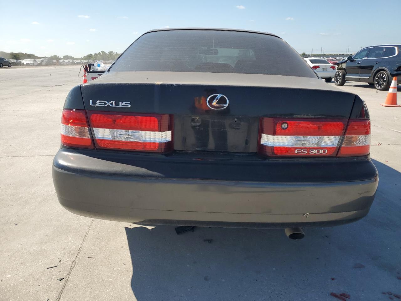 Lot #3040702778 2001 LEXUS ES 300