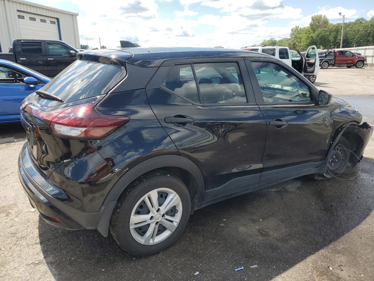 Lot #2926337431 2023 NISSAN KICKS S