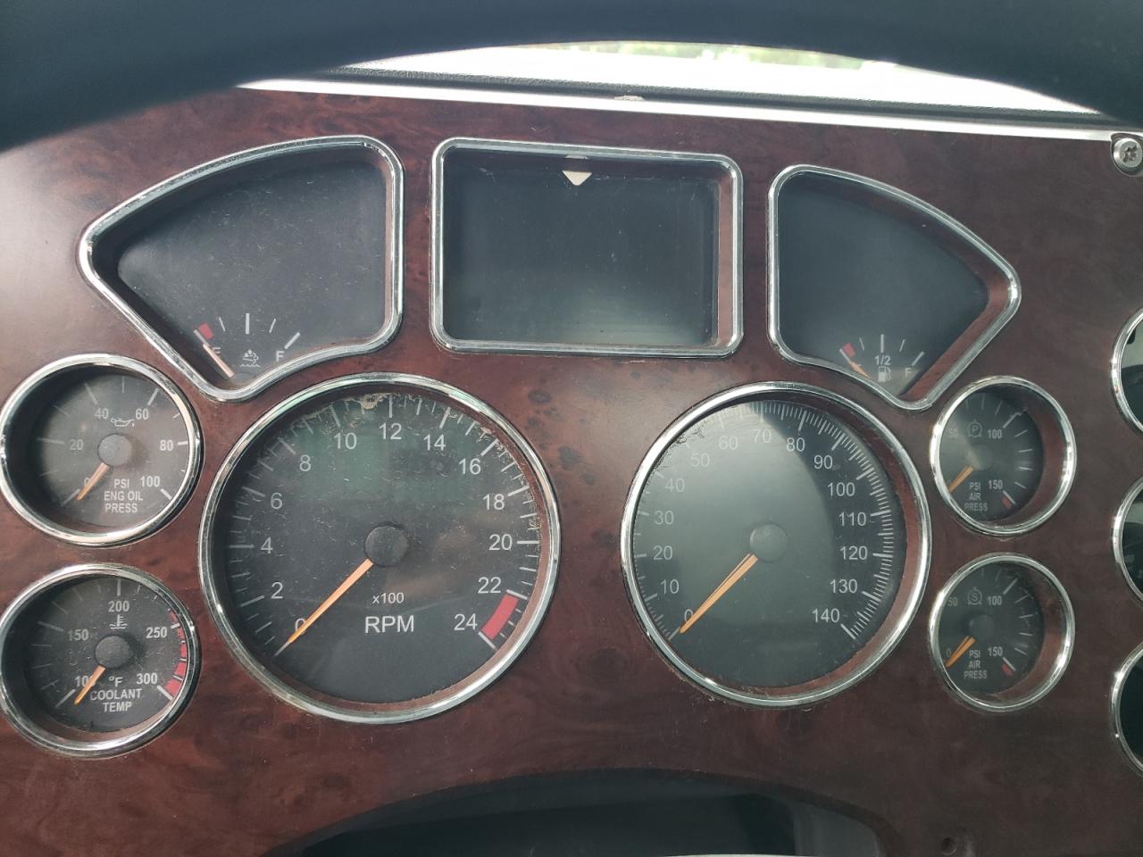 Lot #3297956784 2016 MACK 700 GU700