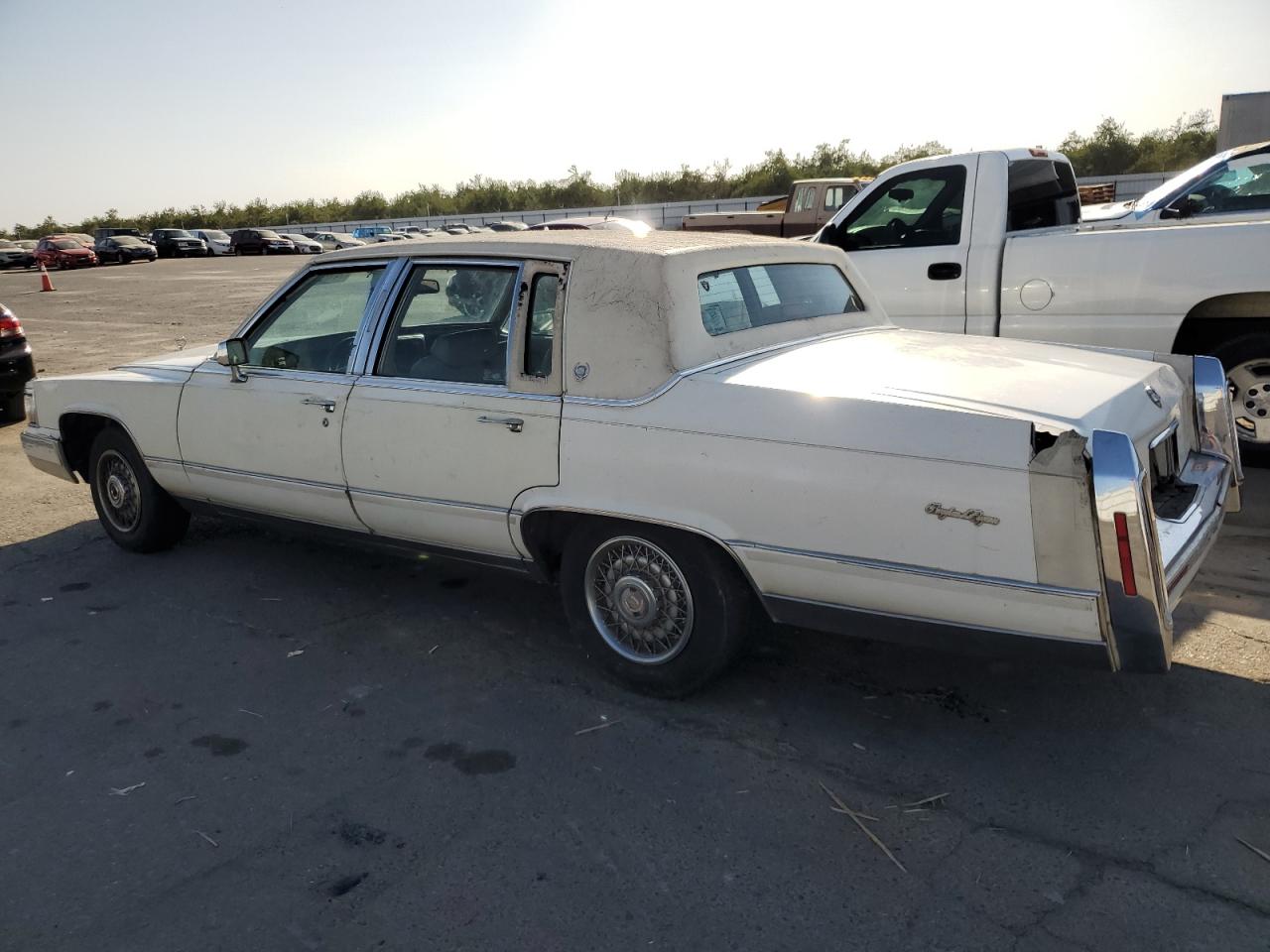 CADILLAC BROUGHAM 1991 white  gas 1G6DW5478MR706433 photo #3