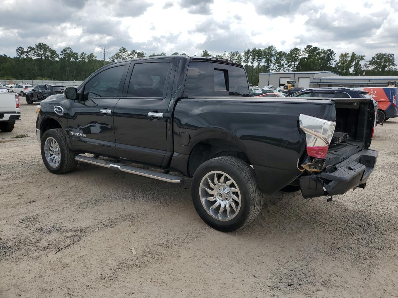 Lot #2923777585 2017 NISSAN TITAN SV